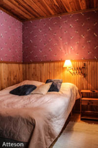 Alakerran makuuhuone